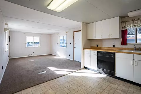 Living - 1205 E Lyons Ave # 132, Spokane, WA 99208 photo 3 of 3