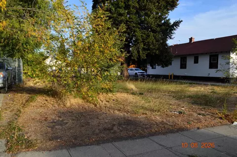 4708 N Maple St, Spokane, WA 99205