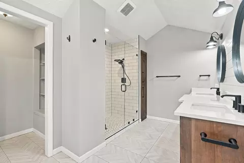 Bath - 17807 N Ranchette Rd, Colbert, WA 99005 photo 2 of 7