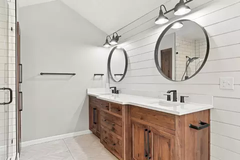 Bath - 17807 N Ranchette Rd, Colbert, WA 99005 photo 1 of 7