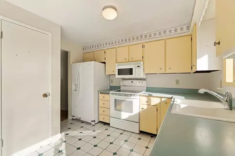 Kitchen - 11404 E Frederick Ave, Spokane Valley, WA 99206 photo 4 of 4