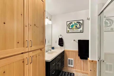 Bath - 6674 E Sunset Beach Rd, Hayden, ID 83835 photo 1 of 3