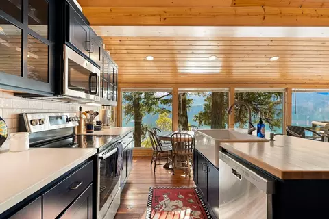 Kitchen - 6674 E Sunset Beach Rd, Hayden, ID 83835 photo 3 of 5