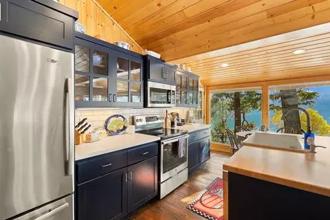 Kitchen - 6674 E Sunset Beach Rd, Hayden, ID 83835 photo 4 of 5