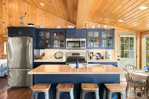 Kitchen - 6674 E Sunset Beach Rd, Hayden, ID 83835 photo 2 of 5