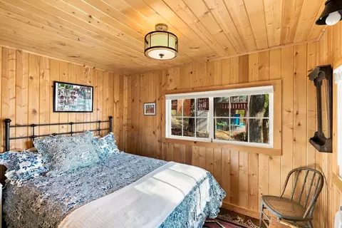 Bedroom - 6674 E Sunset Beach Rd, Hayden, ID 83835 photo 3 of 7