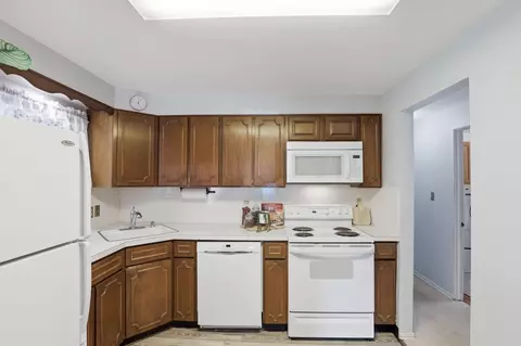 Kitchen - 309 E Nebraska Ave, Spokane, WA 99207 photo 2 of 4