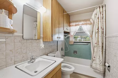 Bath - 309 E Nebraska Ave, Spokane, WA 99207 photo 2 of 2
