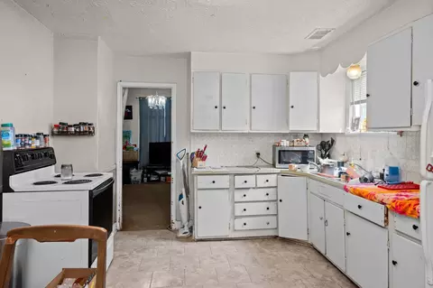 Kitchen - 2924 E Broad Ave, Spokane, WA 99217 photo 13 of 14