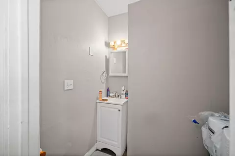 Bath - 2924 E Broad Ave, Spokane, WA 99217 photo 5 of 7