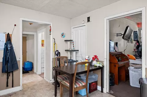 Entry Way - 2924 E Broad Ave, Spokane, WA 99217 photo 3 of 3