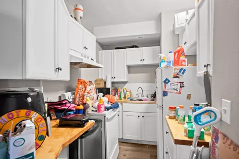 Kitchen - 2924 E Broad Ave, Spokane, WA 99217 photo 9 of 14