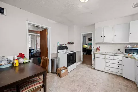 Kitchen - 2924 E Broad Ave, Spokane, WA 99217 photo 12 of 14
