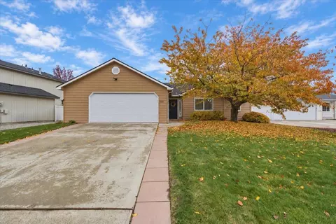 1620 N Rio Grande Ln, Greenacres, WA 99016