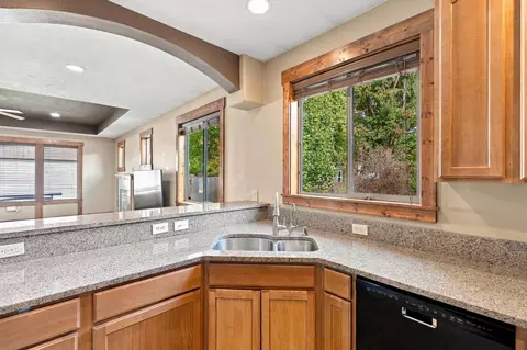 Kitchen - 11809 E Main Ave, Spokane Valley, WA 99206 photo 4 of 4