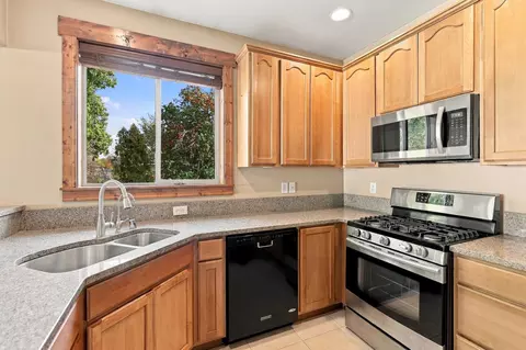 Kitchen - 11809 E Main Ave, Spokane Valley, WA 99206 photo 3 of 4