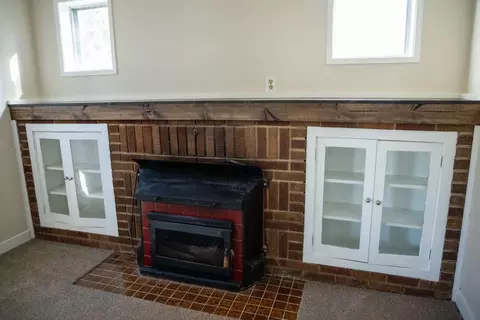 Living - 528 E Crown Ave, Spokane, WA 99207 photo 7 of 7