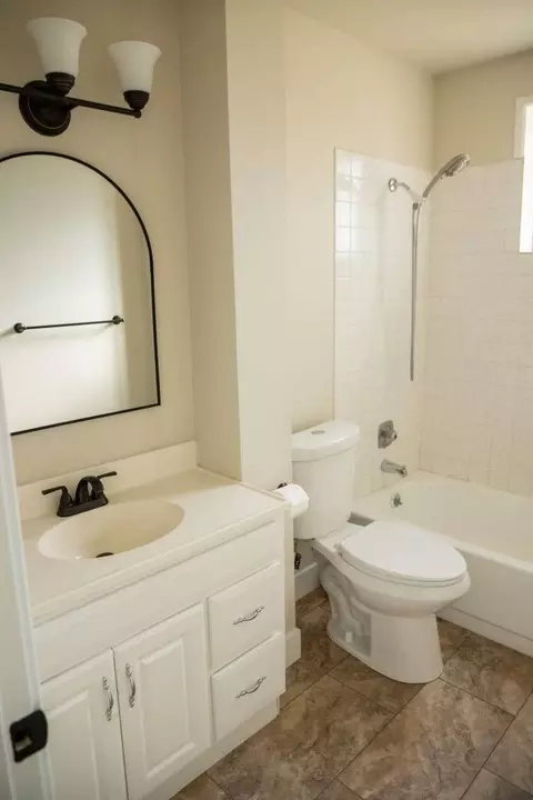 Bath - 528 E Crown Ave, Spokane, WA 99207 photo 5 of 6