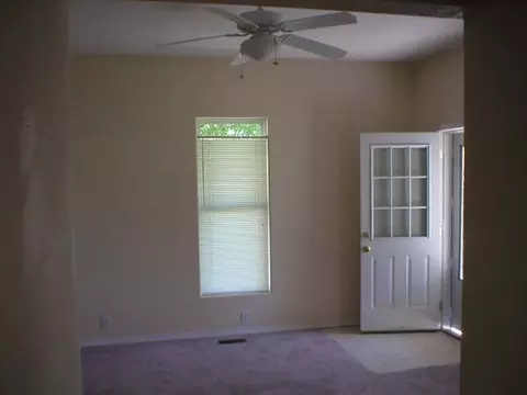 717 E Hoffman, Spokane, WA 99207 photo 2