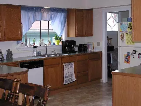 1017 E 12th, Spokane, WA 99202 photo 4