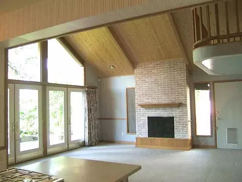 1121 E Overbluff, Spokane, WA 99203 photo 2