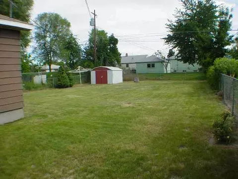 2528 E Hoffman, Spokane, WA 99207 photo 2