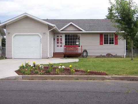 2907 E Grace, Spokane, WA 99207 photo 1