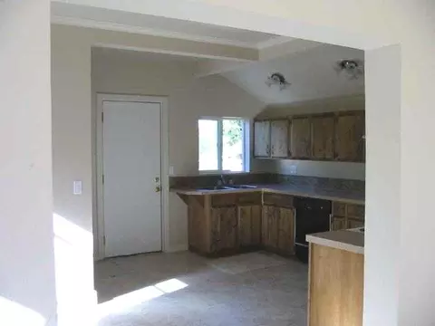 1817 E Rich, Spokane, WA 99207 photo 2