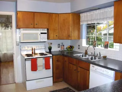 1424 E Pinecrest, Spokane, WA 99203 photo 2
