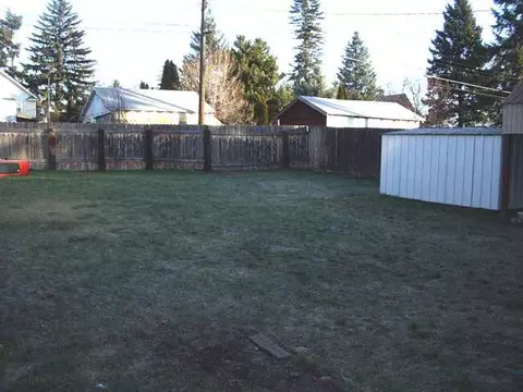 2129 E Gordon, Spokane, WA 99207 photo 6