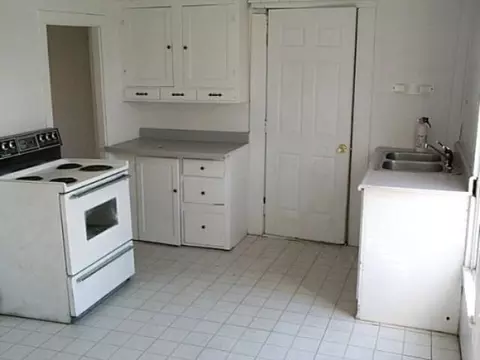 2408 E Sharp, Spokane, WA 99202 photo 3
