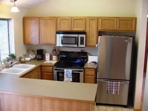918 E Calkins Dr, Spokane, WA 99208 photo 2