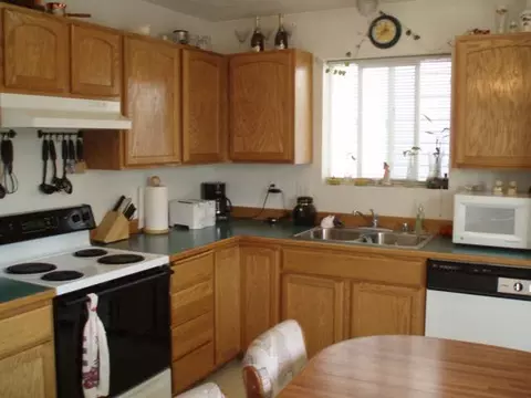 1122 E Crown, Spokane, WA 99207 photo 3