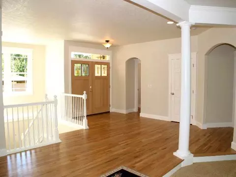 2125 E Overbluff Rd, Spokane, WA 99203 photo 2