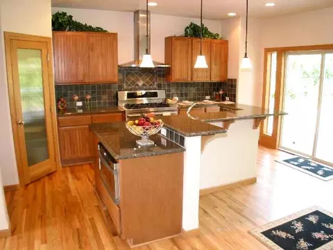 2127 E Overbluff Rd, Spokane, WA 99203 photo 4