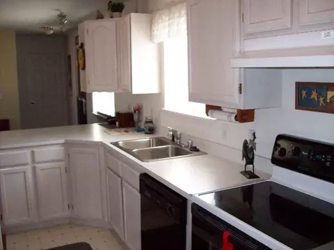 561 Everett, Spokane, WA 99207 photo 3