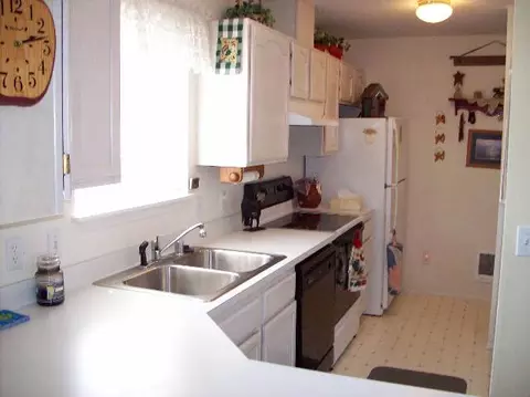 561 Everett, Spokane, WA 99207 photo 2