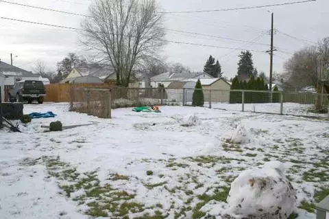 1304 E Gordon, Spokane, WA 99207 photo 8
