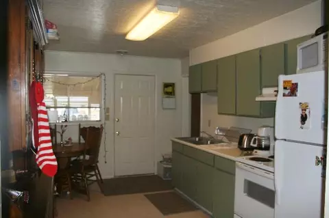 1304 E Gordon, Spokane, WA 99207 photo 2