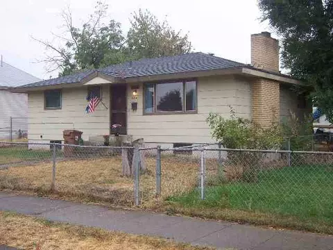 2214 E Gordon, Spokane, WA 99207 photo 1