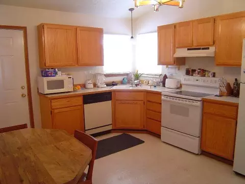 2202 E Lacrosse, Spokane, WA 99207 photo 4