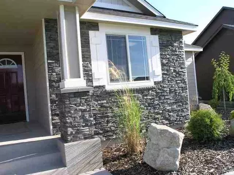922 E Harding Ct, Spokane, WA 99218 photo 2