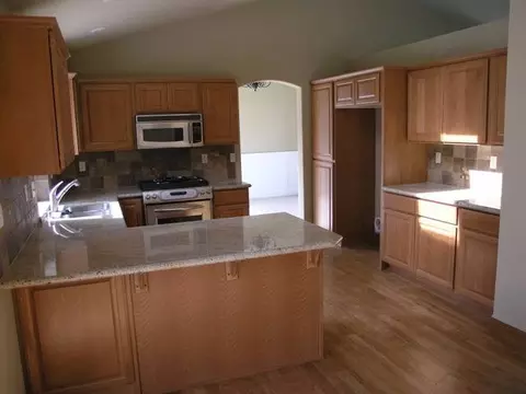 916 E Harding Ct, Spokane, WA 99218 photo 3