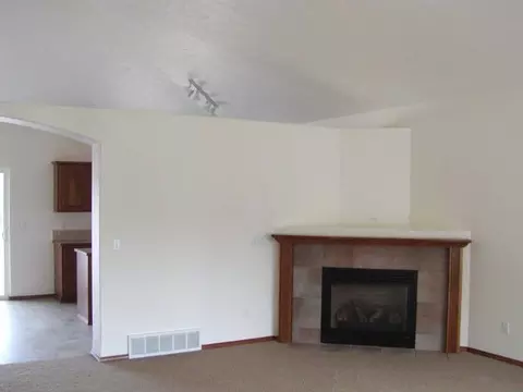 27 E Sapphire, Spokane, WA 99218 photo 3