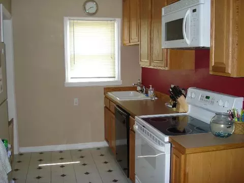 128 Empire, Spokane, WA 99207 photo 2