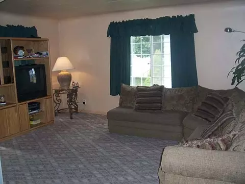 203 E Crown Ave, Spokane, WA 99207 photo 2