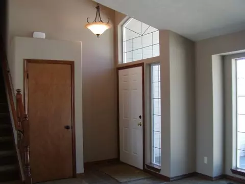206 E Alexa Ct, Spokane, WA 99218 photo 2