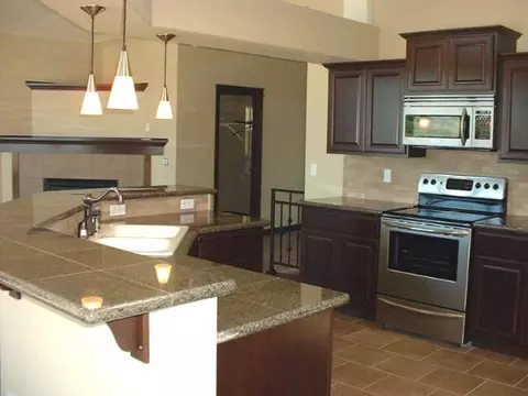 210 E Alexa Ct, Spokane, WA 99218 photo 2