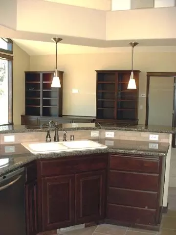 210 E Alexa Ct, Spokane, WA 99218 photo 3