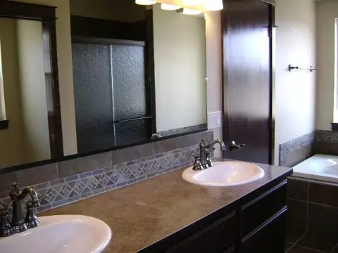 210 E Alexa Ct, Spokane, WA 99218 photo 4